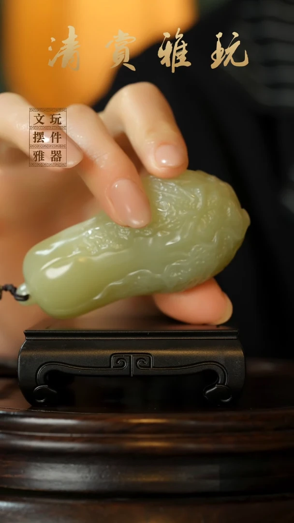 玉《手握白菜》手把件摆件