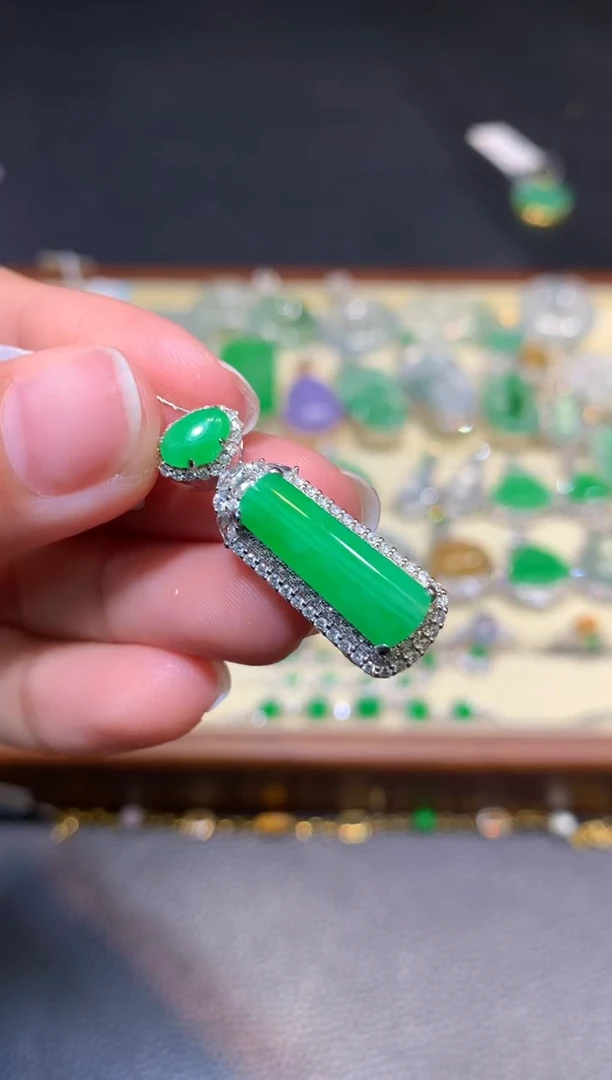 颈饰18K金镶嵌翡翠1