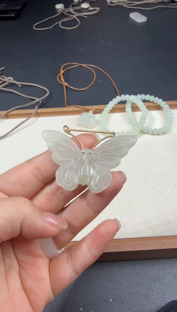 颈饰18K金镶嵌和田玉S1113-S1980-219/胸针