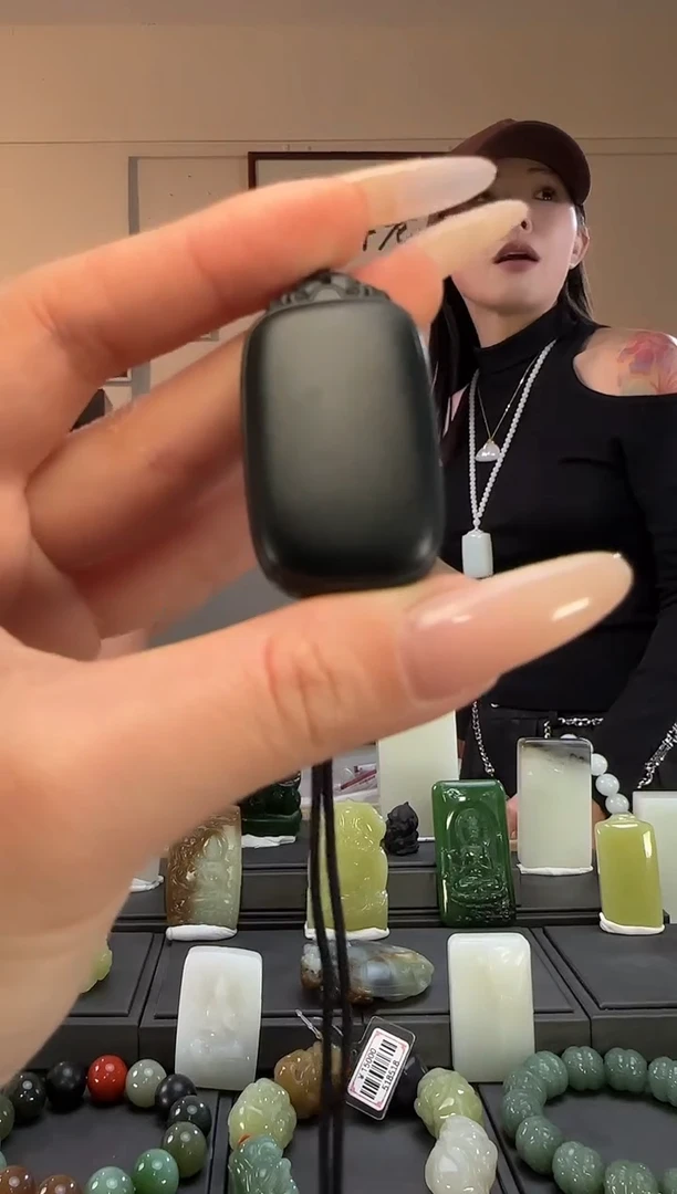 颈饰未镶嵌和田玉青玉无事牌