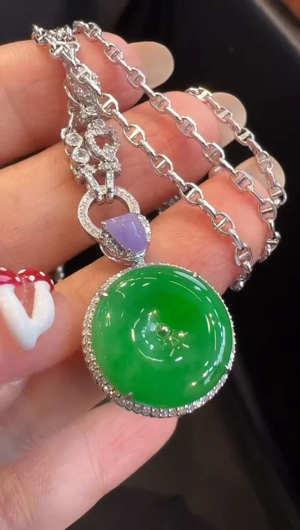 颈饰18K金镶嵌翡翠吊坠