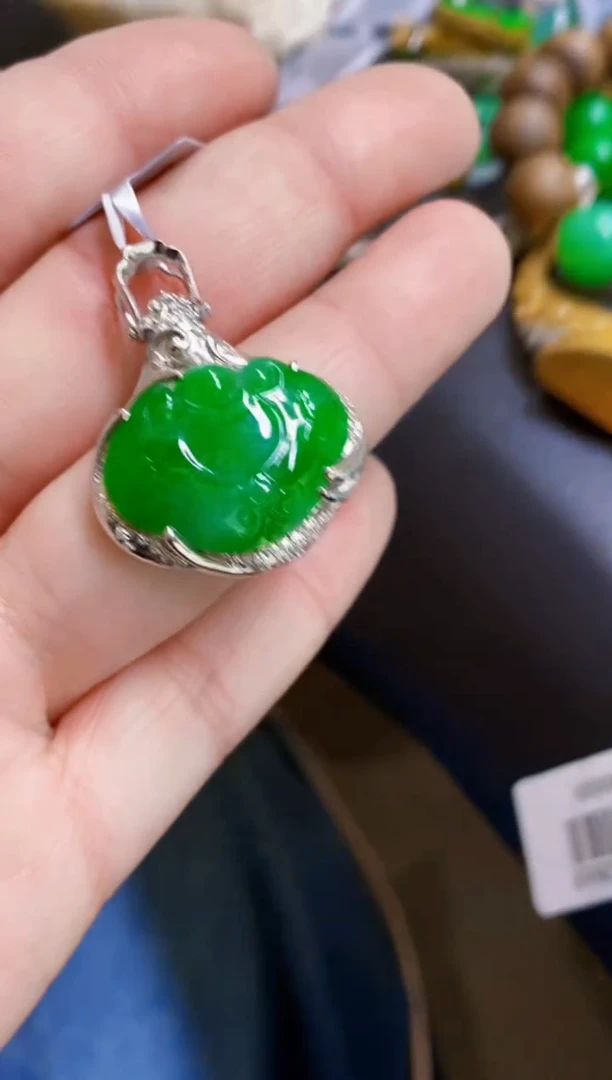 颈饰18K金镶嵌翡翠如意