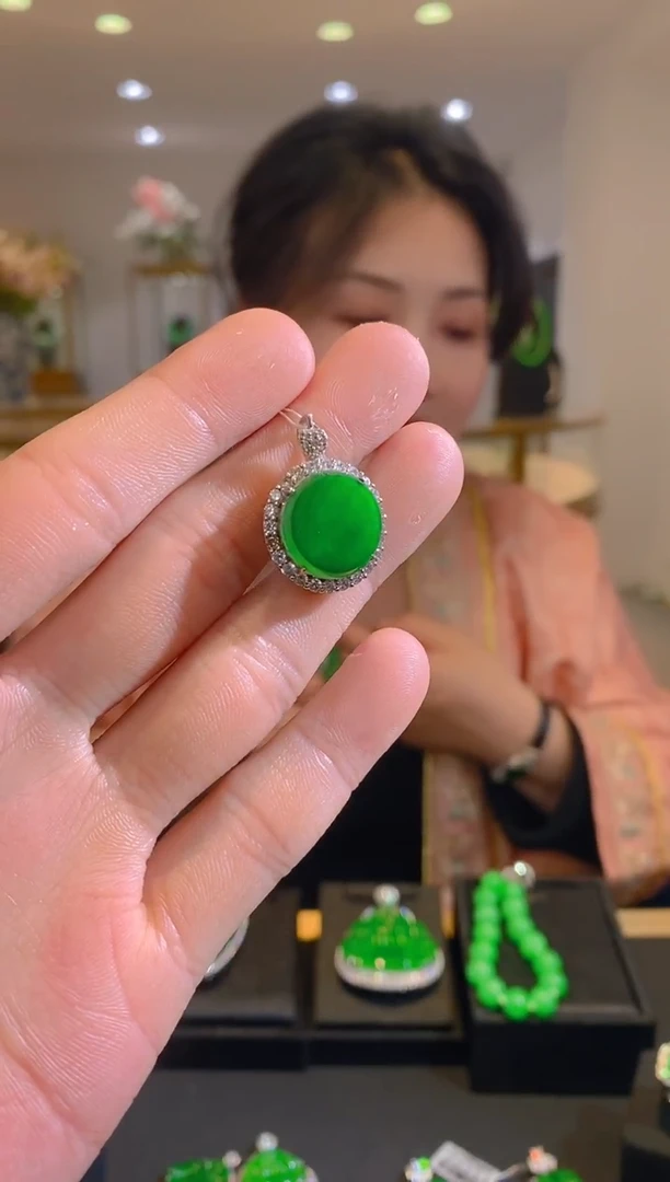 吊坠(赠链)银S925镶嵌翡翠翡翠a货多样性发