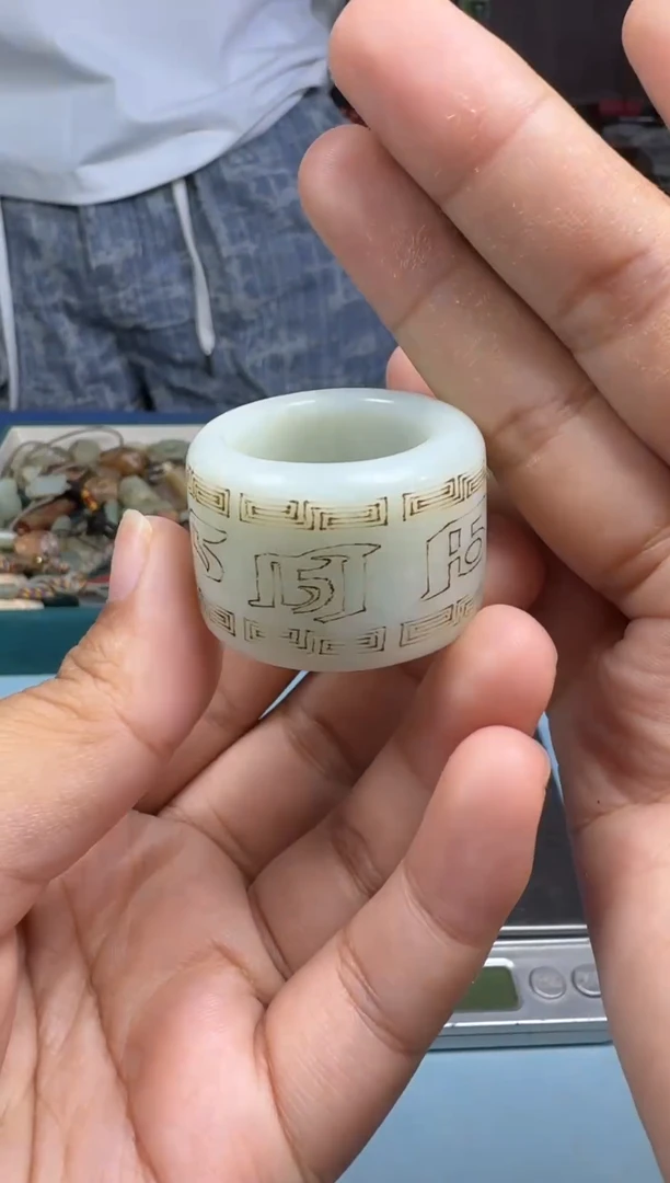 和田玉未镶嵌颈饰1