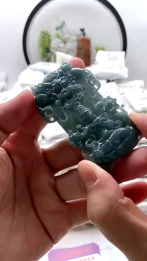 翡翠未镶嵌颈饰大势至