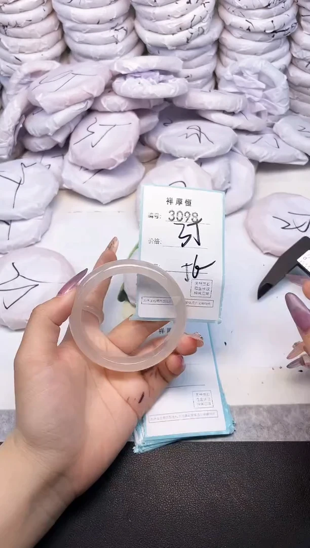 玛瑙/玉髓手镯未镶嵌3098