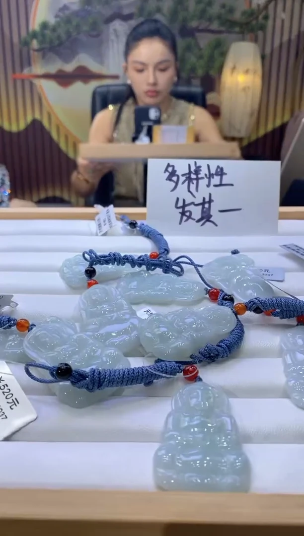 翡翠未镶嵌颈饰多样性仅发其一7188