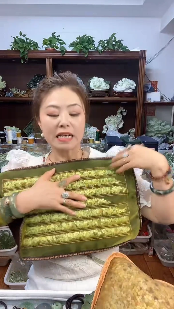 蛇纹石玉未镶嵌枕头多样性发货其中之一