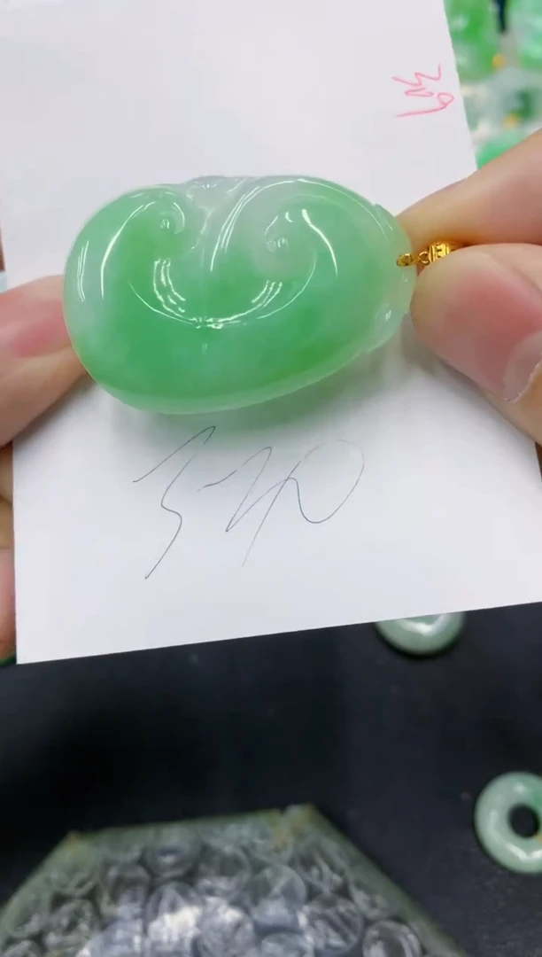 颈饰18K金镶嵌翡翠111111111111