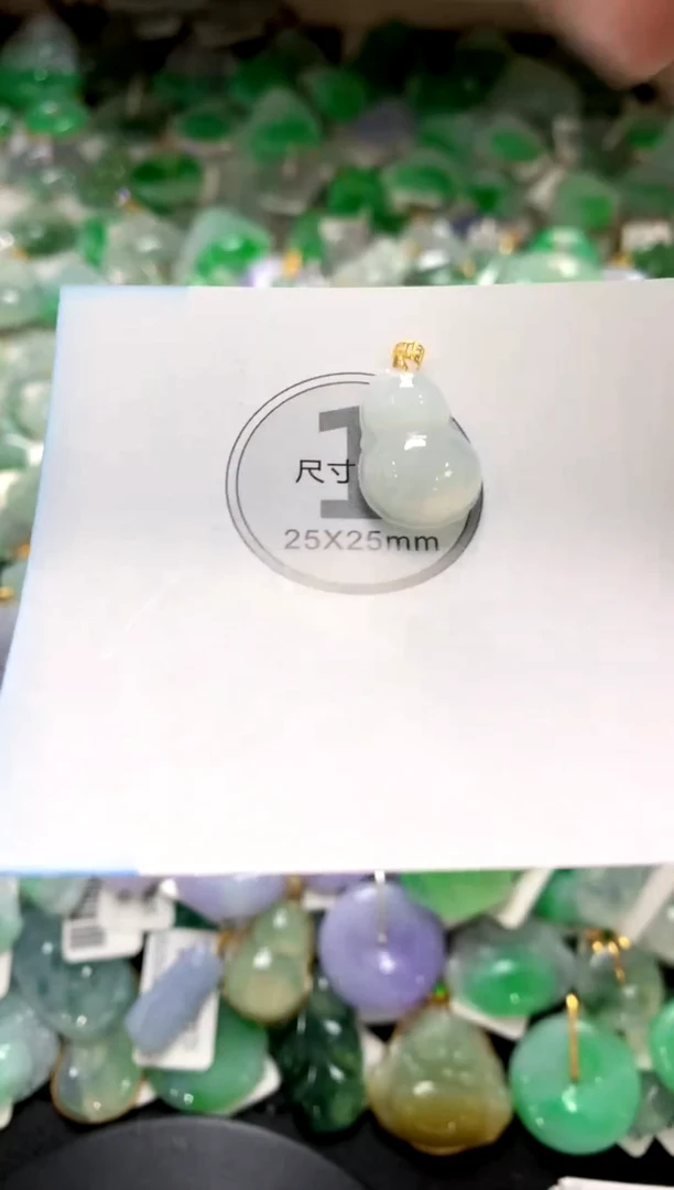 翡翠18K金镶嵌颈饰1111111111111111