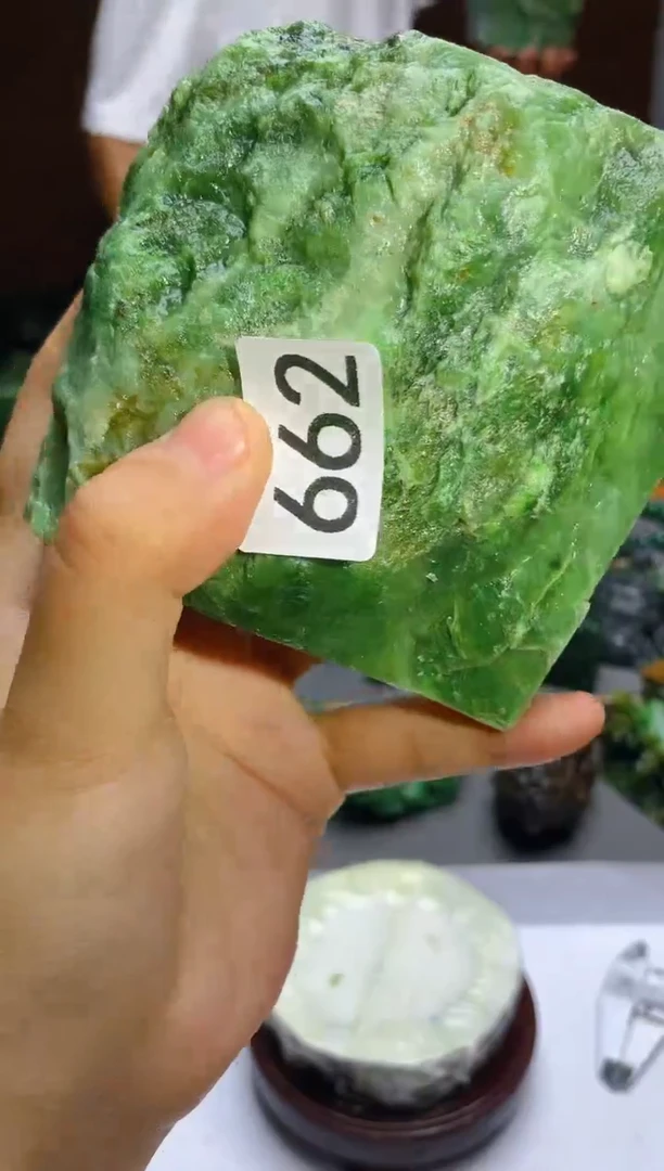 和田玉（碧玉）未镶嵌珠宝半成品662