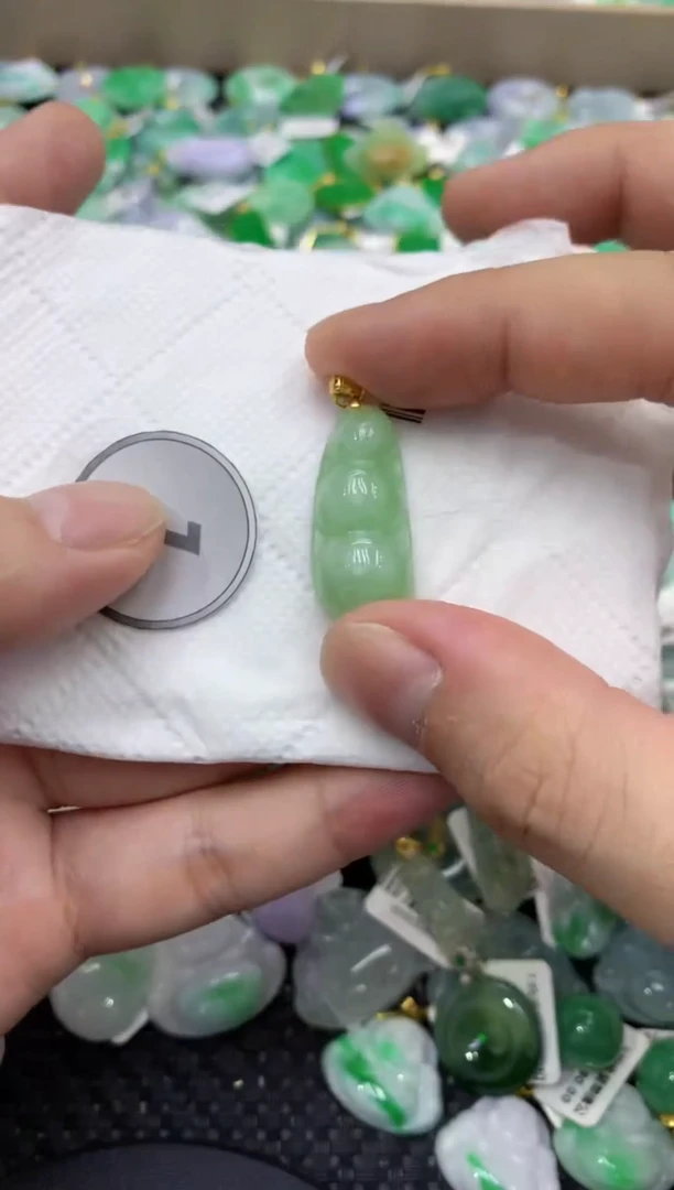 颈饰未镶嵌翡翠天然缅甸翡翠A货