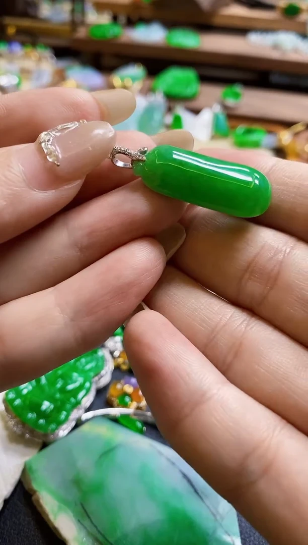 【闪购商品】定制翡翠18K金镶嵌瓜