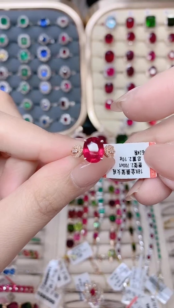 18K金镶嵌碧玺戒指碧玺2.7CT