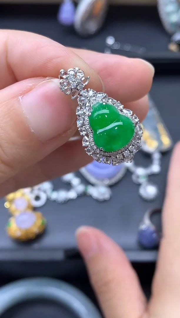 颈饰18K金镶嵌翡翠565-中国好珍宝