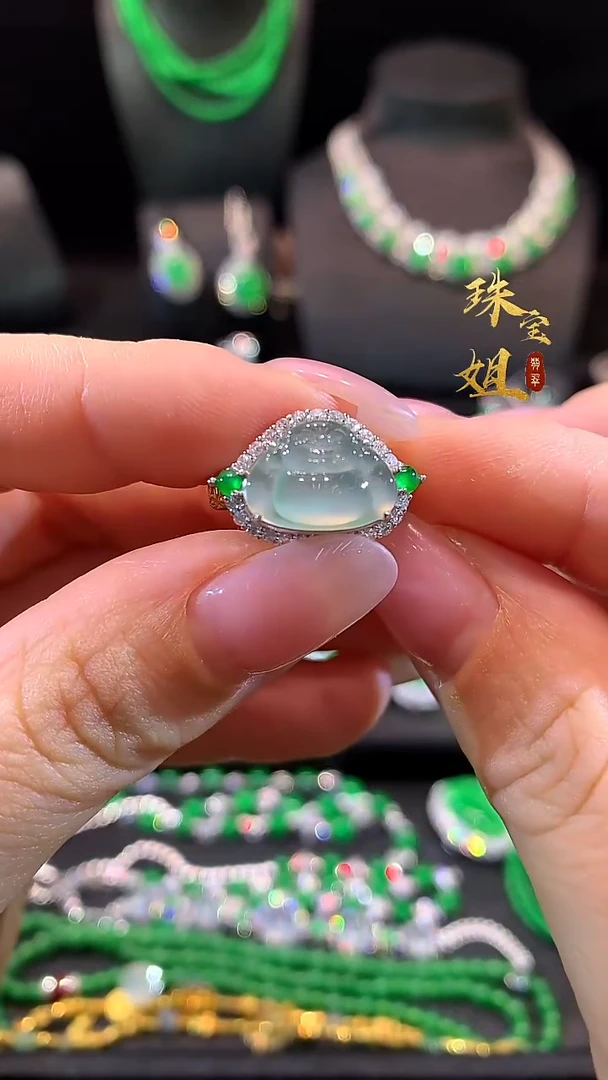 18K金镶嵌戒指翡翠戒指