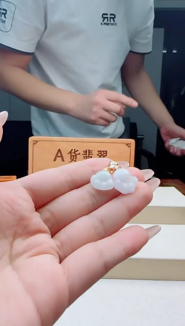 颈饰未镶嵌翡翠多样性发其中一
