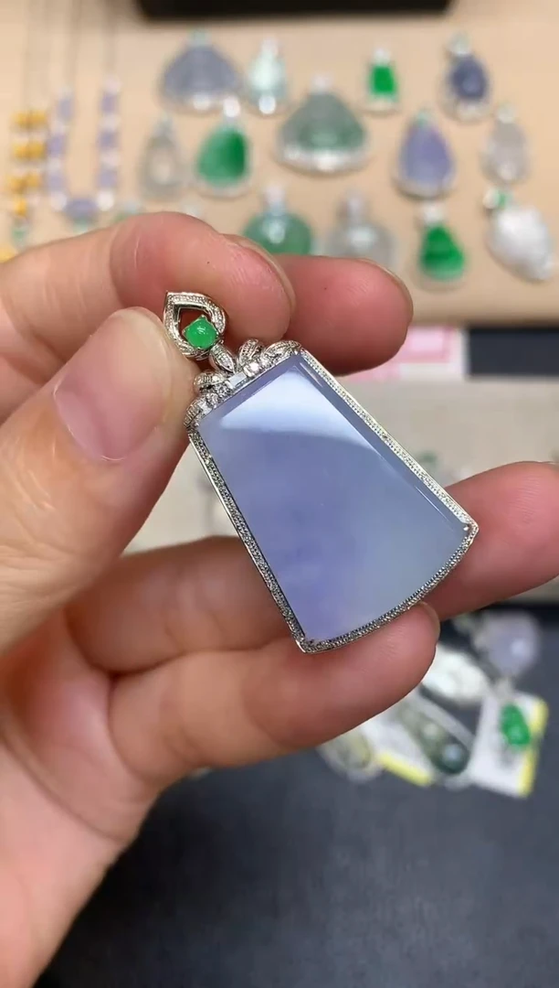 颈饰18K金镶嵌翡翠无事牌【无服务费【48小时鉴赏期】