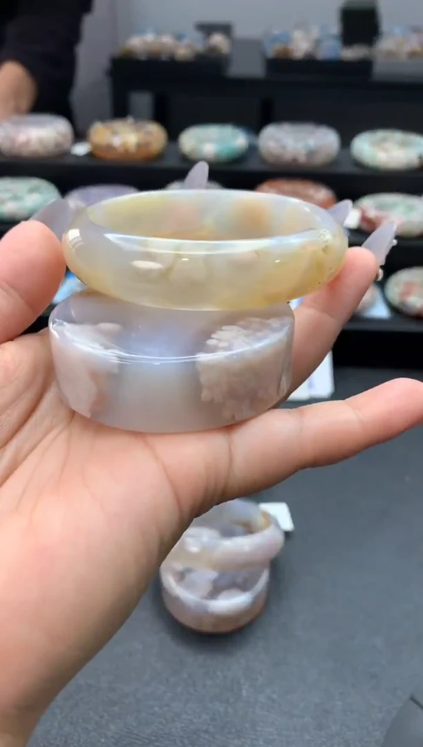 未镶嵌手镯石英质玉（59-60圈口）赠送镯心 无证书