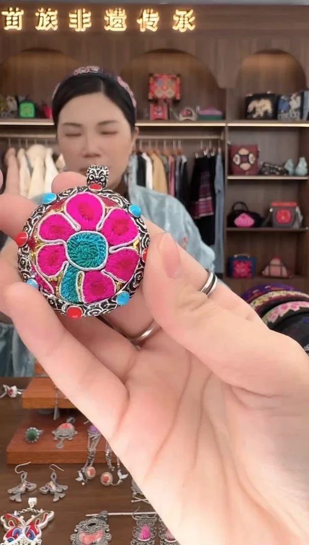 【闪购商品】织绣扶光苗绣传承63