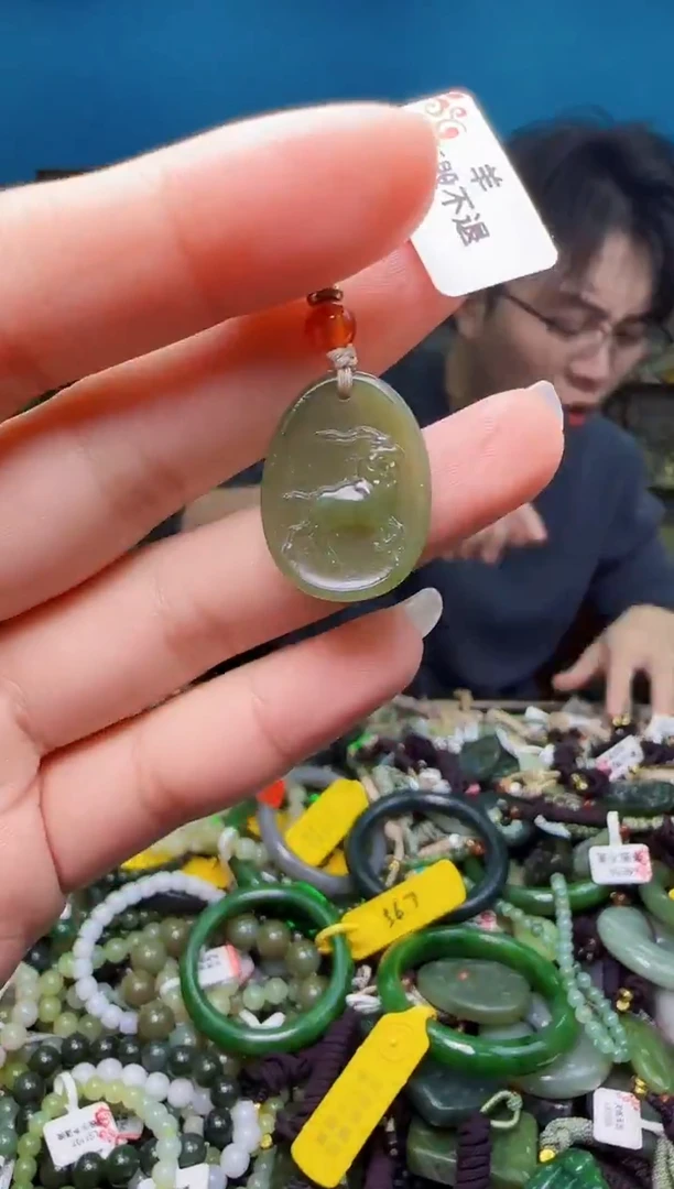 颈饰未镶嵌和田玉1