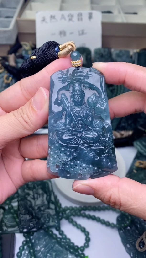 颈饰未镶嵌翡翠
