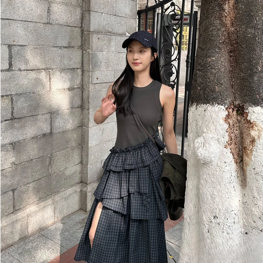 又a又飒不规则下摆格纹无袖背心连衣裙女设计感开叉收腰a字蛋糕裙