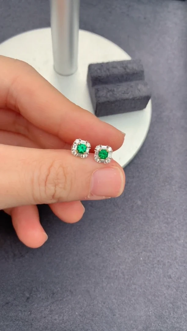 耳饰18K金镶嵌祖母绿29分 祖母绿耳钉DA