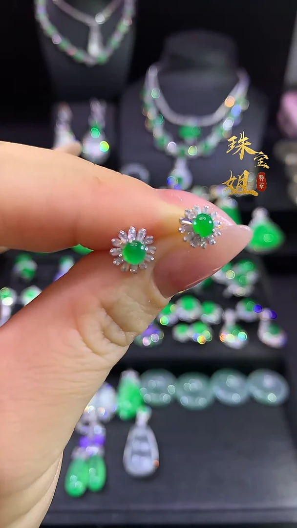 18K金镶嵌翡翠耳饰耳饰