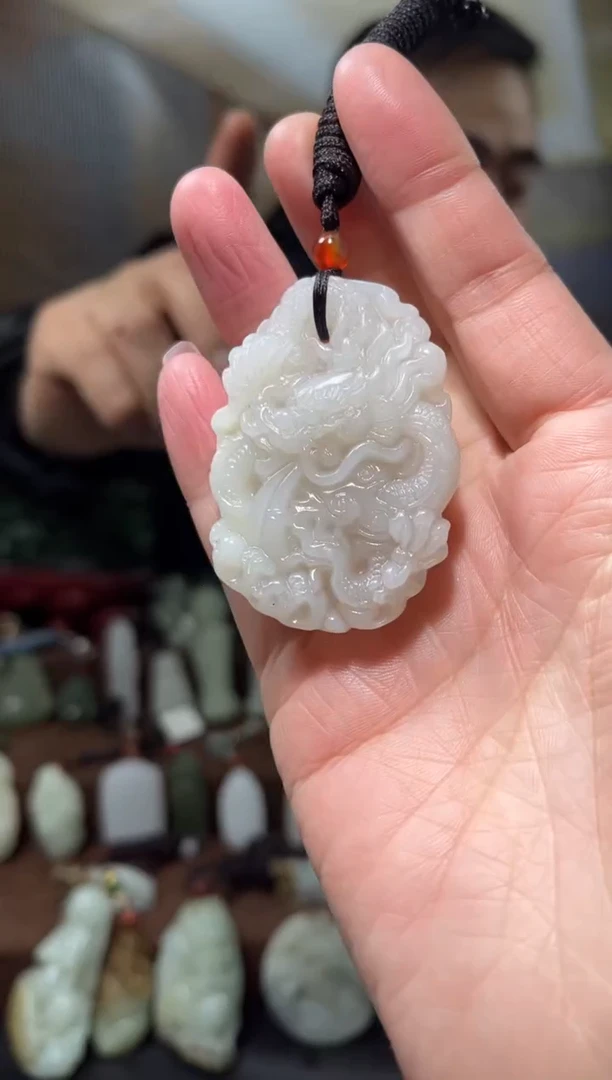 颈饰未镶嵌和田玉.