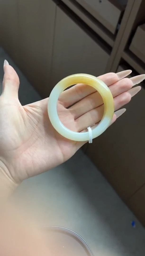 未镶嵌手镯和田玉且末金山微色差53J