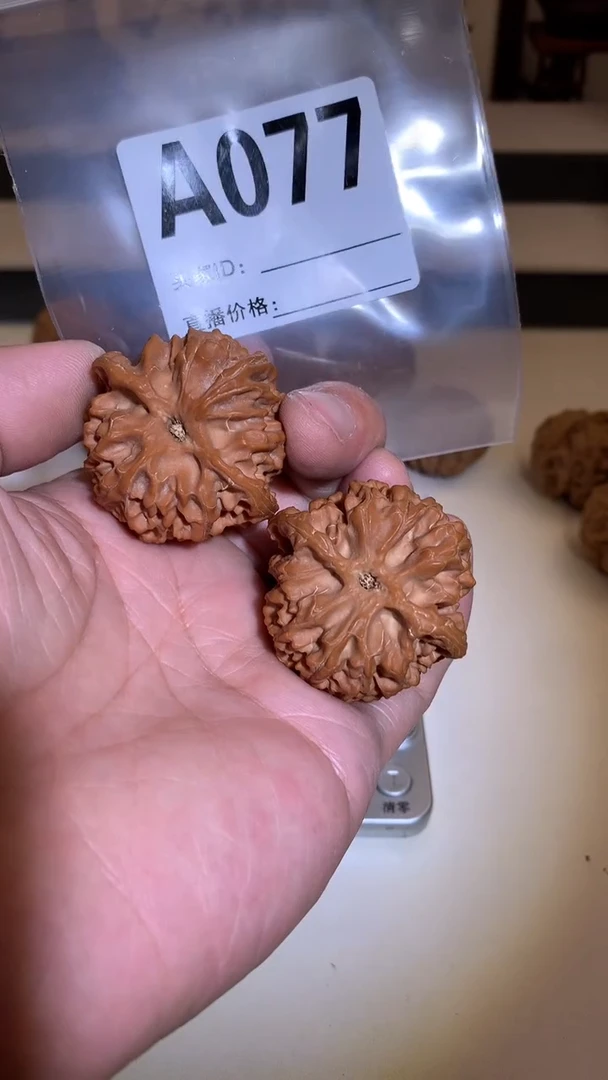 【闪购商品】桃核把件42左右苹果园一对