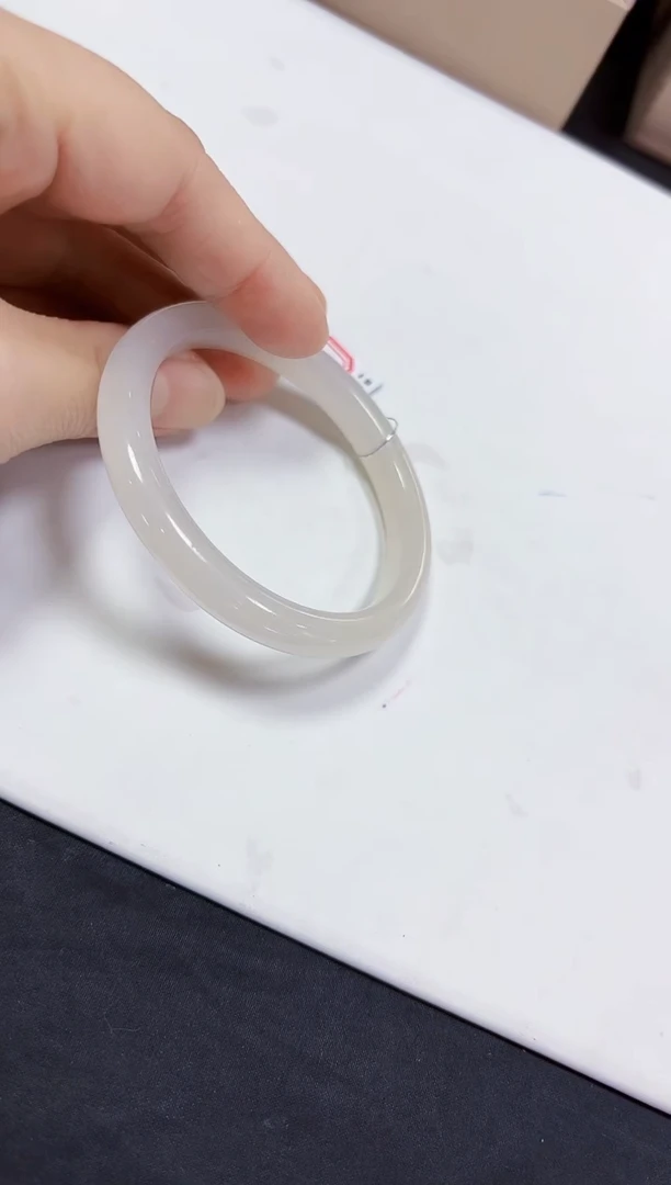 颈饰未镶嵌和田玉53.7手镯