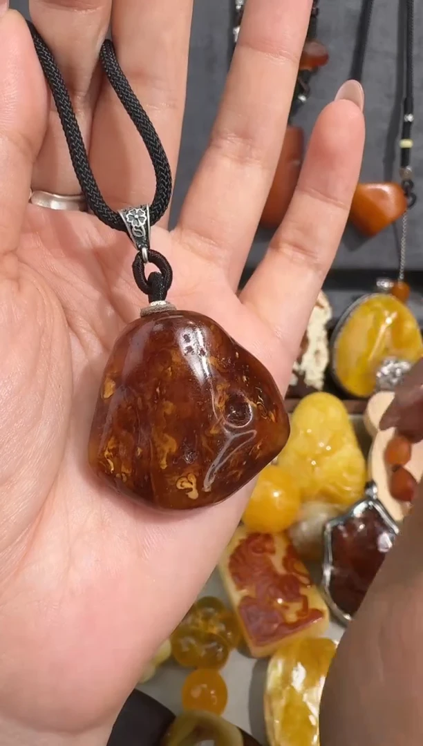 未镶嵌琥珀裸石琥珀
