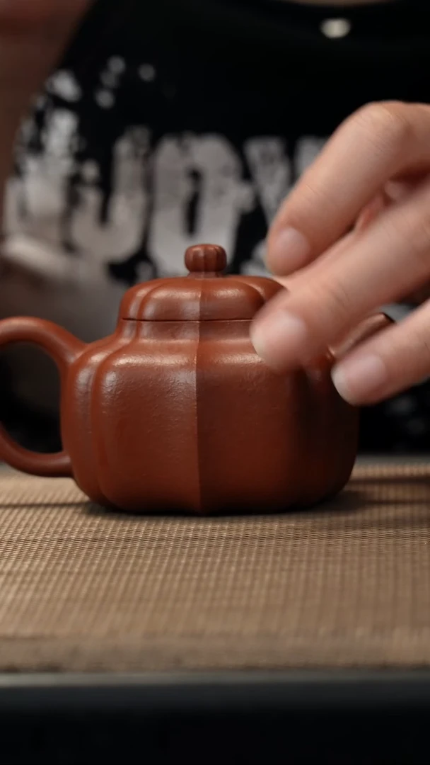 茶壶紫砂生砂朱泥筋纹德钟140CC