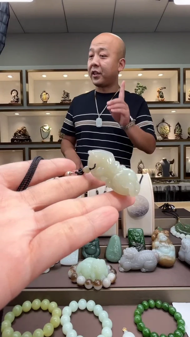 颈饰未镶嵌和田玉苏