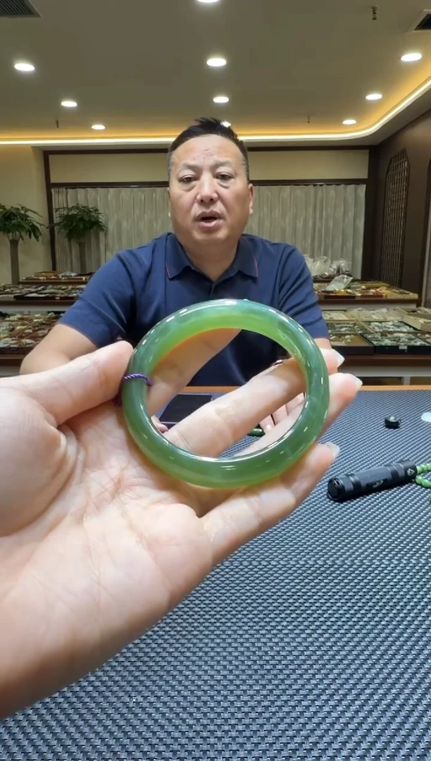 颈饰未镶嵌和田玉手镯56