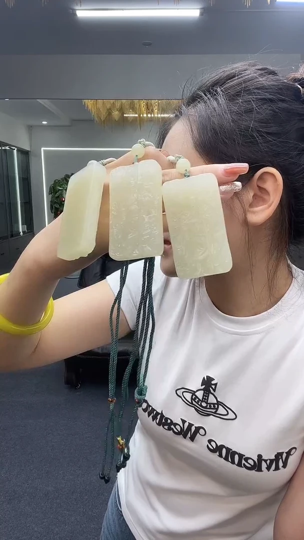 黄色关公吊坠多样性性发货一件