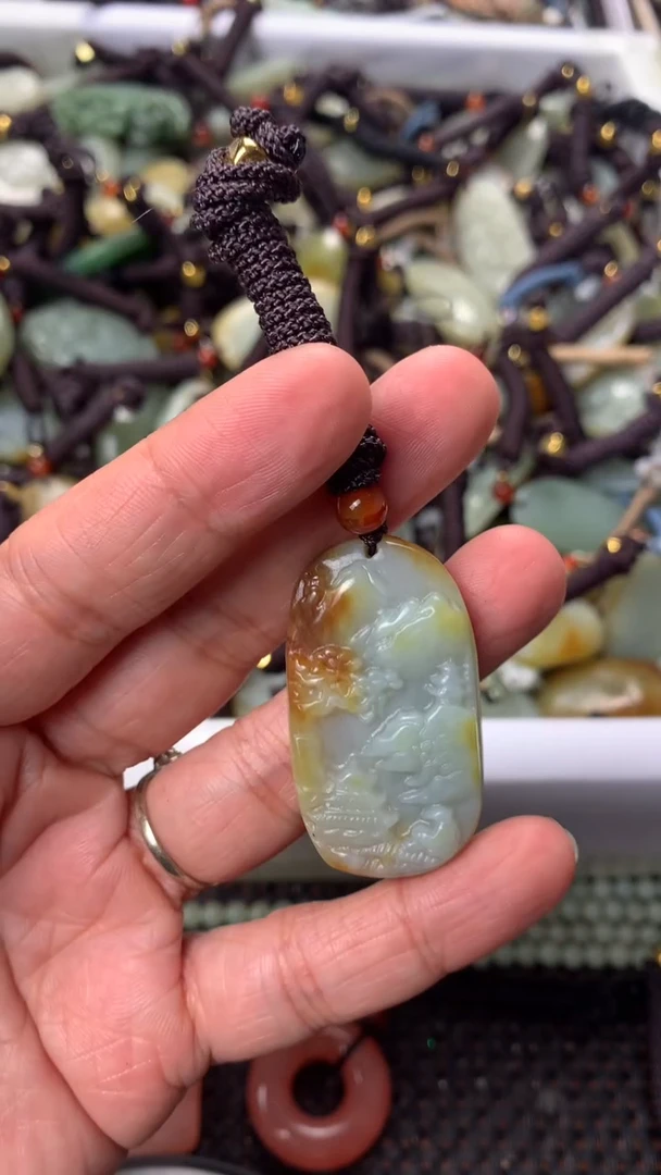 【闪购商品】和田玉颈饰未镶嵌多样性发货没有证书，拍一发一.有瑕