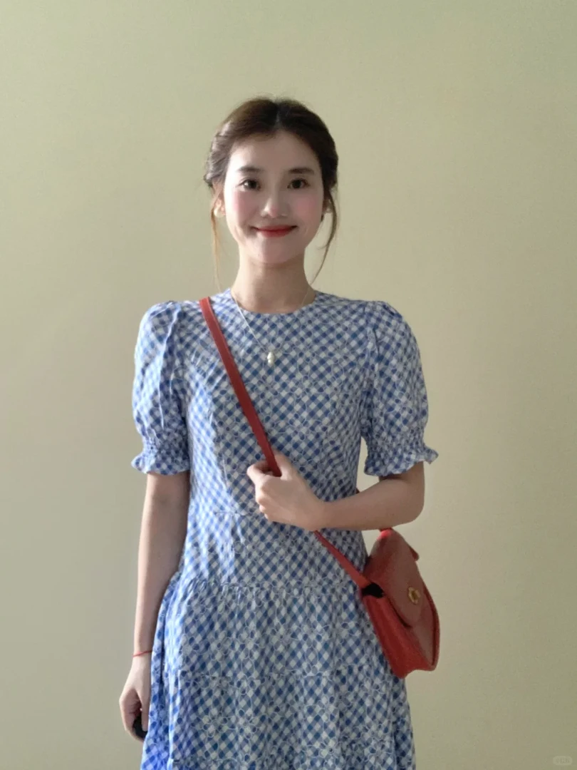 法式复古蓝色格纹泡泡袖连衣裙女夏季新款设计感小众收腰显瘦长裙