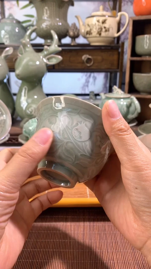 耀州窑微瑕冰裂二才石榴纹一只