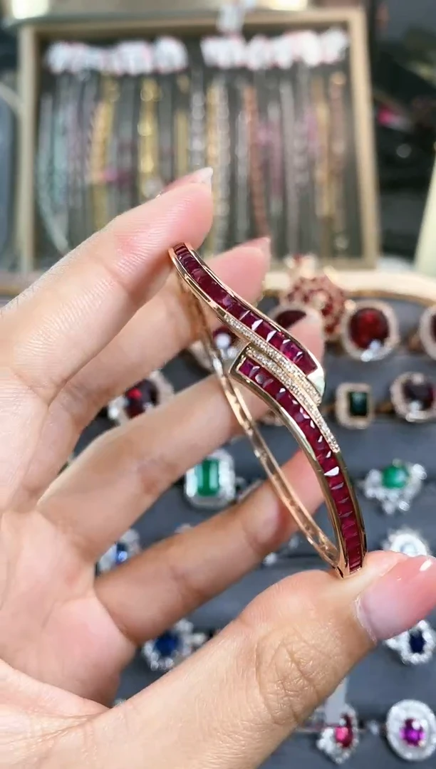 手镯18K金镶嵌红宝石·