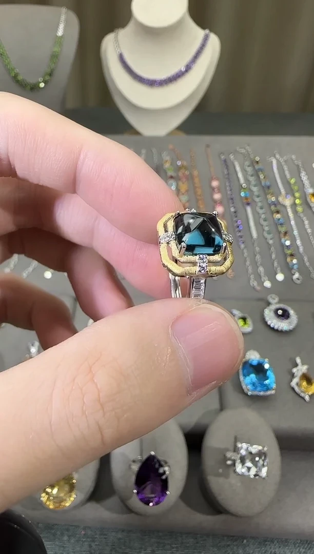 银S925镶嵌戒指托帕石9mm戒指糖塔设计款