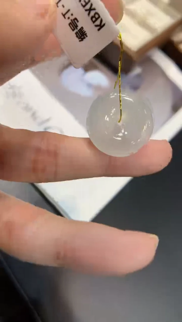 颈饰未镶嵌翡翠平安扣