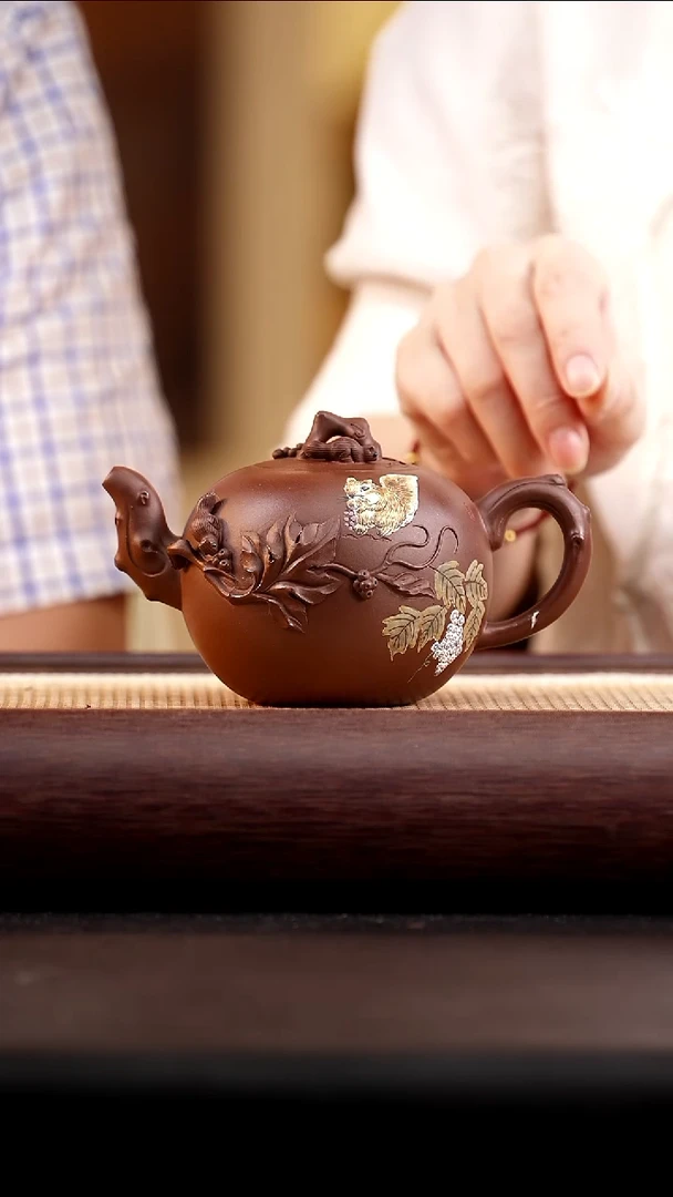 茶壶紫砂方圆紫泥松鼠葡萄