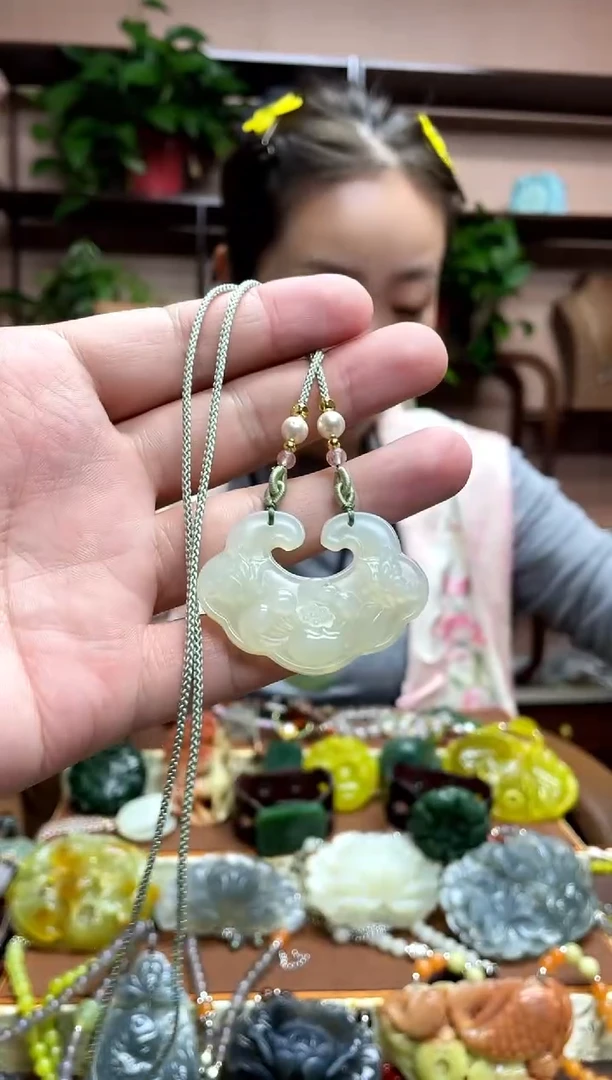 未镶嵌岫玉颈饰·1