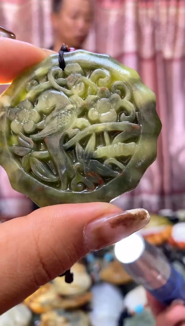 未镶嵌岫玉吊坠