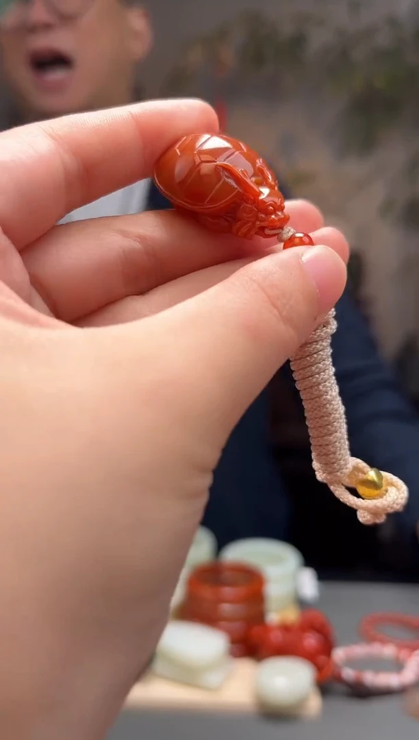 颈饰未镶嵌南红玛瑙吊坠