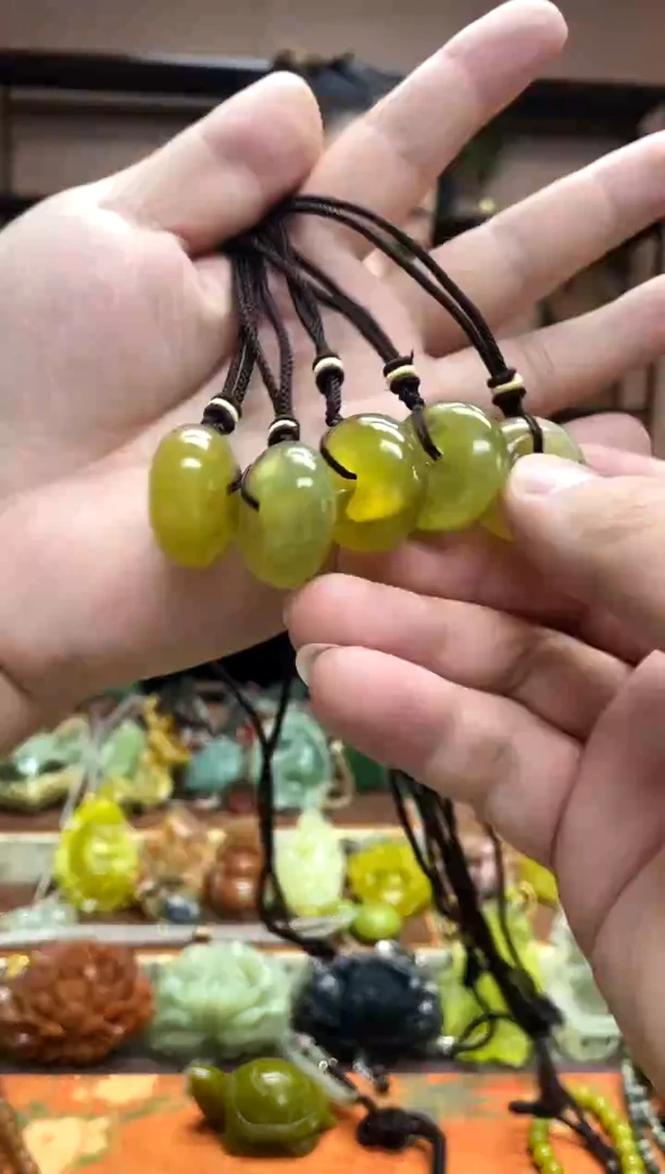 未镶嵌岫玉吊坠多样性发货发其中之一瑕疵