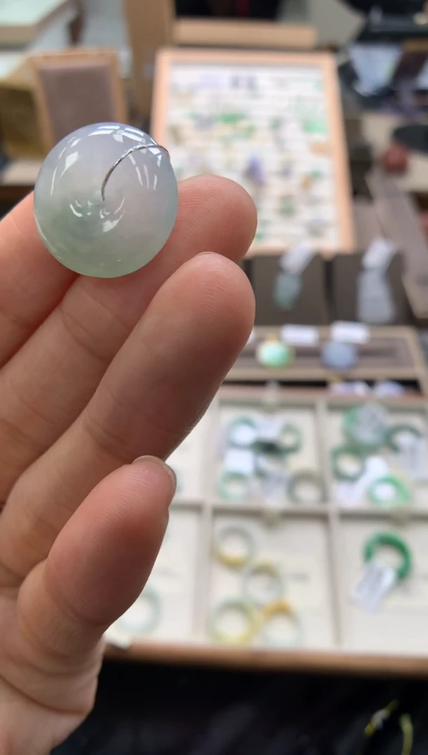 颈饰未镶嵌翡翠平安扣